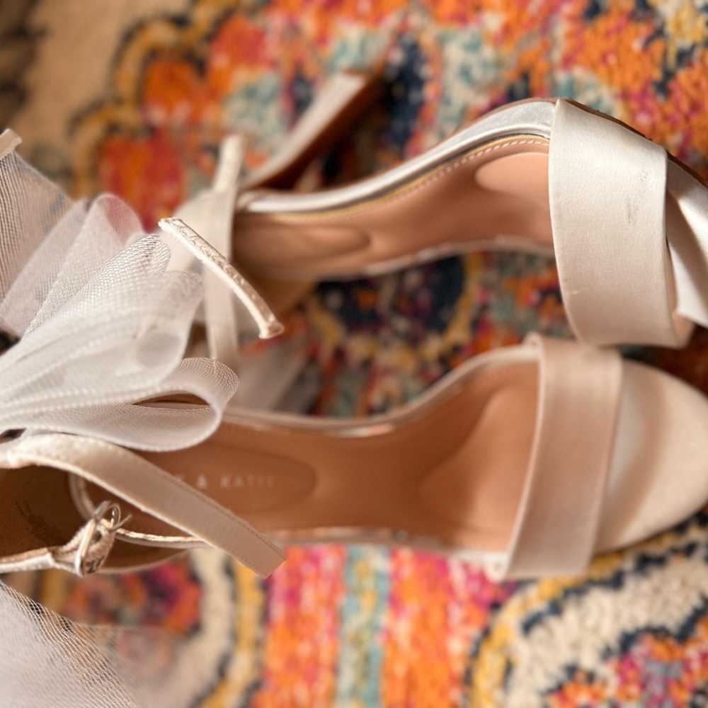 Chic white Heels with Bow Accent